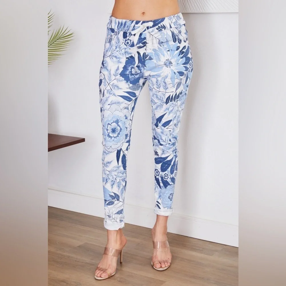 (6175-BLU-WHT) BLUE TROPICAL FLOWERS PRINT CRINKLE JOGGER WITH POCKETS - Picture 1 of 4